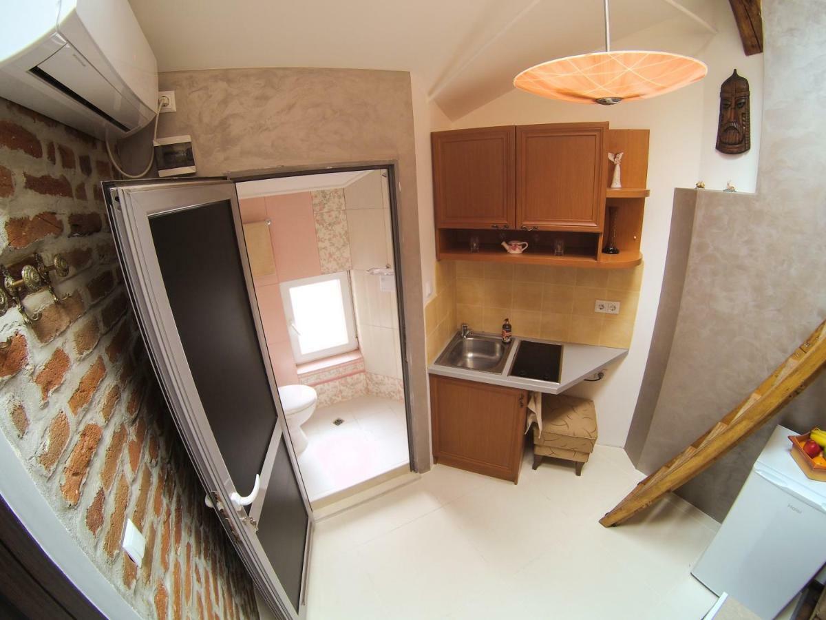 Vitosha Blvd - Attic Studio Sofia Exterior photo