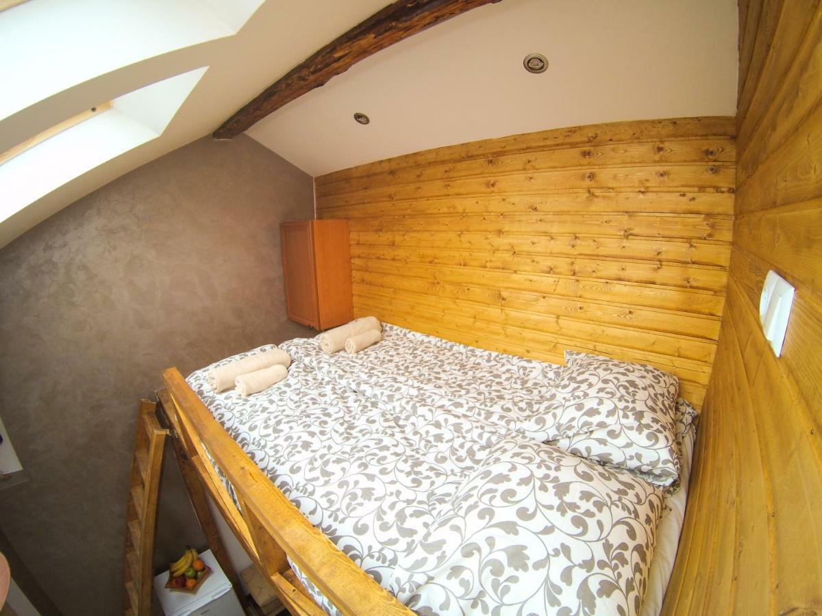 Vitosha Blvd - Attic Studio Sofia Exterior photo